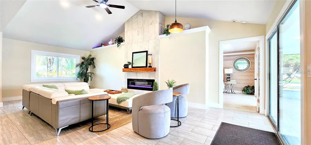 Sitting Area can also be used as Breakfast Nook