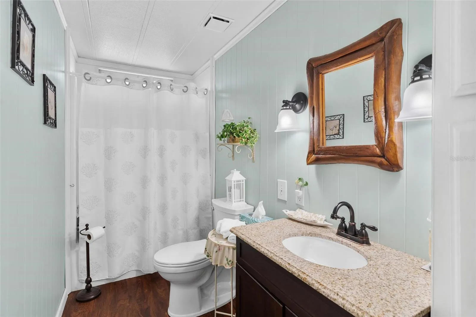 2nd bathroom