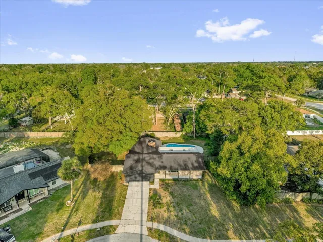 Front of home from cul de sac. Aerial.