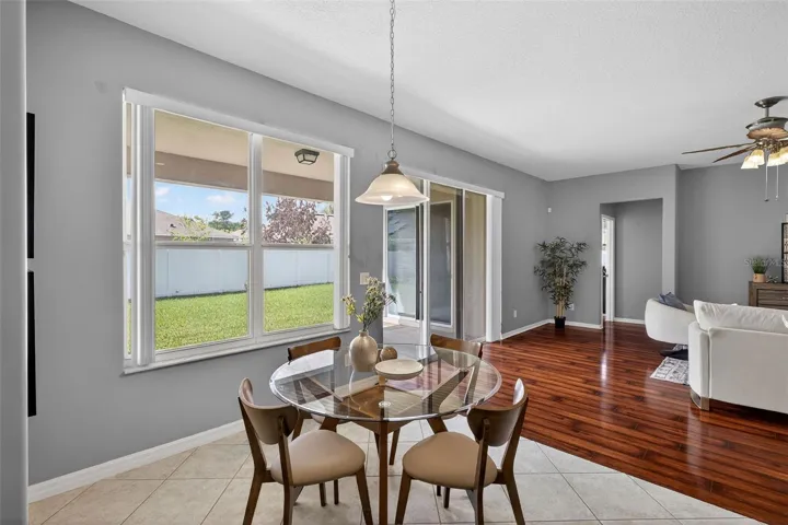 Breakfast nook with views into backyard