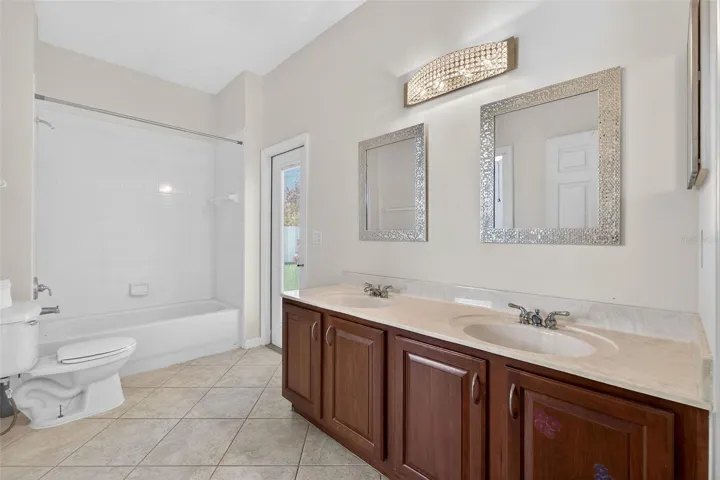 Hall bath for bedrooms 3 & 4
