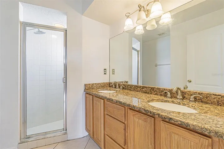 Granite tops and dual sinks in ensuite