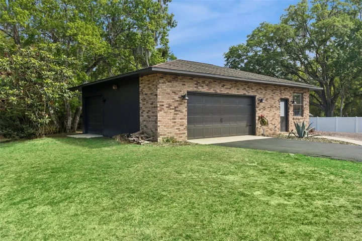 Detached garage/workshop