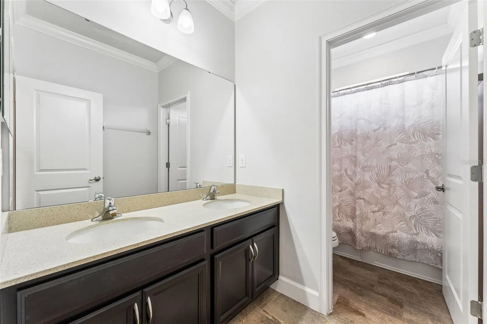 Full guest bath.