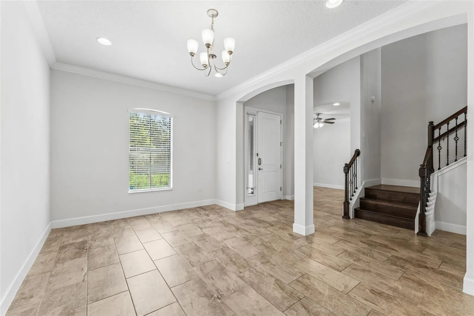 Formal dining/foyer.