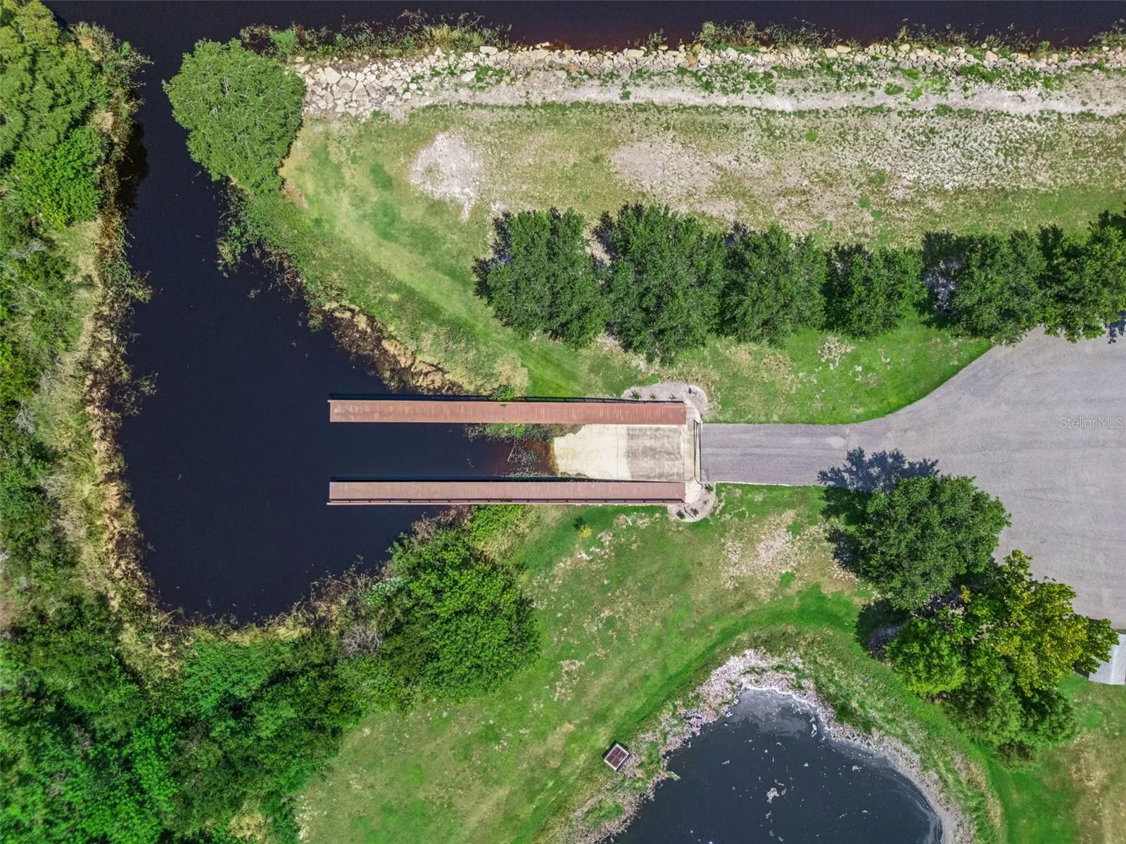 Community boat ramp for access to Fells Cove and the Toho chain of lakes.