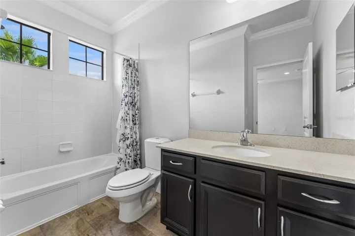 Full en-suite bath.