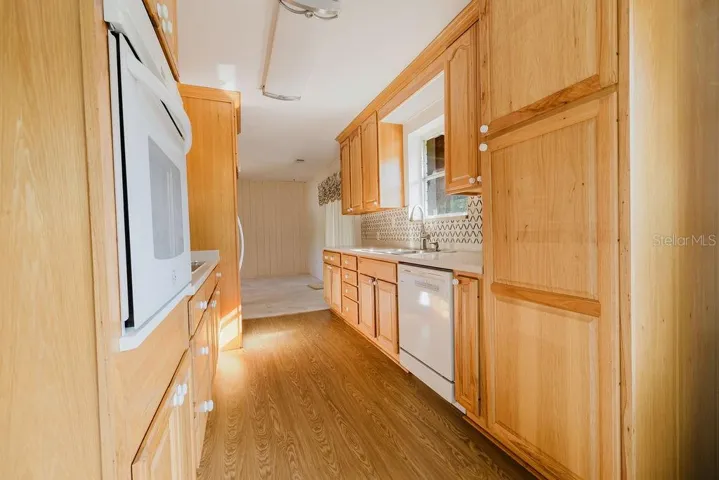 Kitchen connecting dining room and breakfast nook