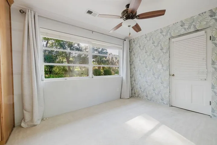 Dinette/breakfast nook overlooking back yard. Connecting to laundry room and garage through the doorway.