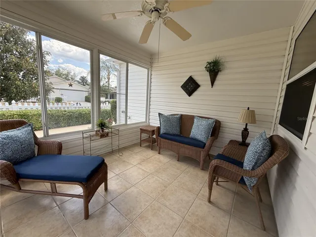 FRONT ENCLOSED LANAI