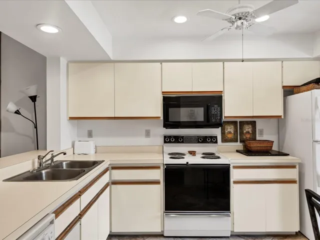 Light & bright Kitchen