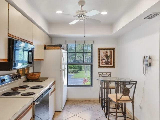 Eat-in Kitchen