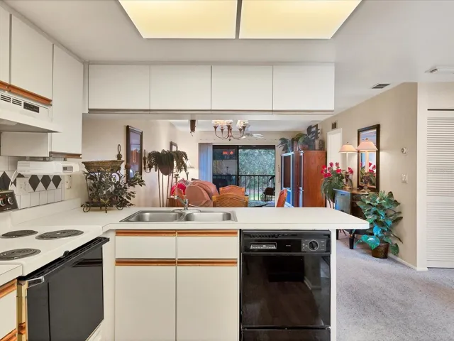 Pass thru to Dining Room