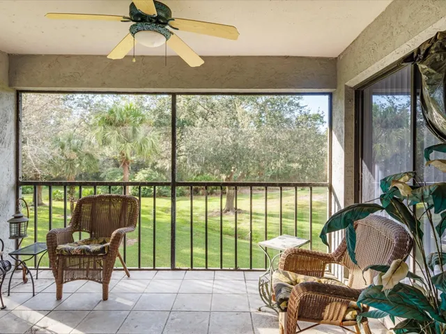 Roomy Lanai