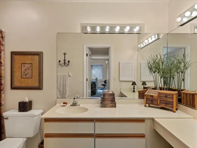 Ensuite Primary Bathroom