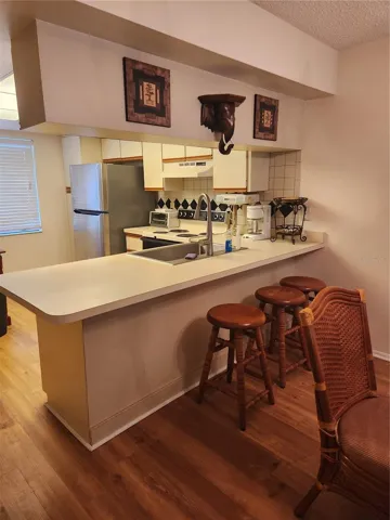 Kitchen Bar area