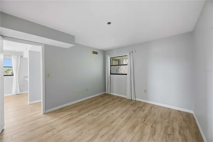 Guest bedroom with ensuite bathroom.