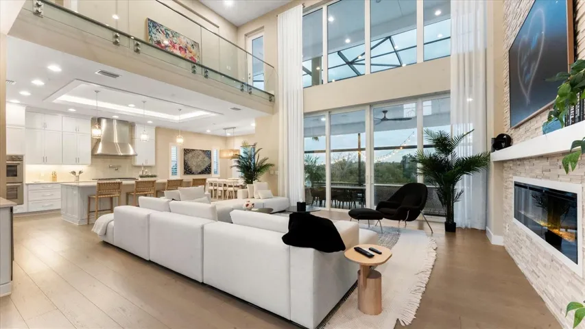 25' ceilings in living rm