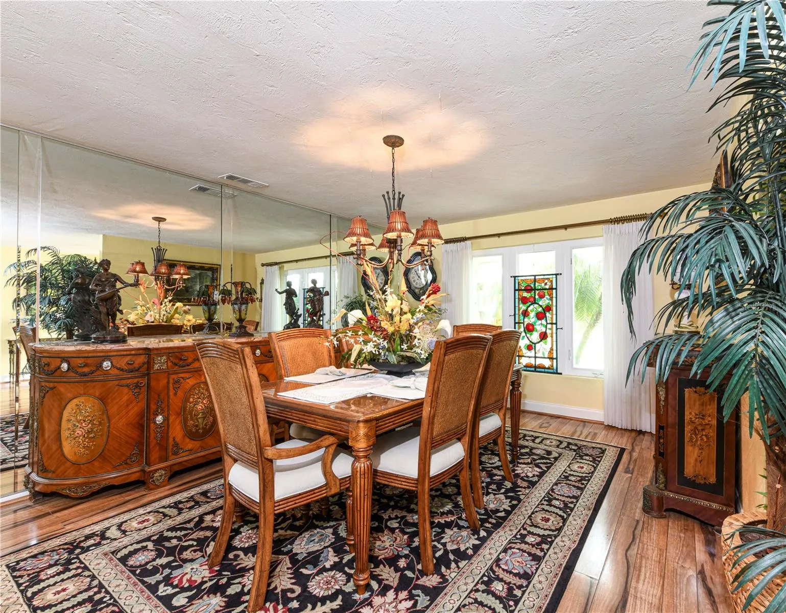 Formal dining room