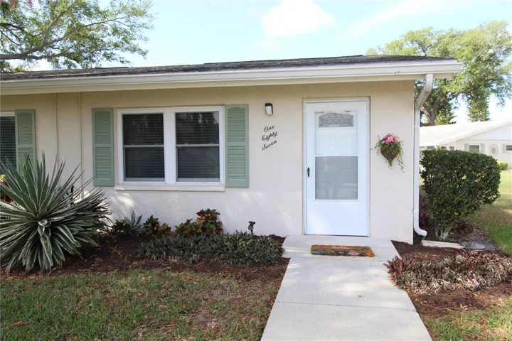 Front Entrance, Unit 187 is situated on a lovely courtyard with pretty landscaping.