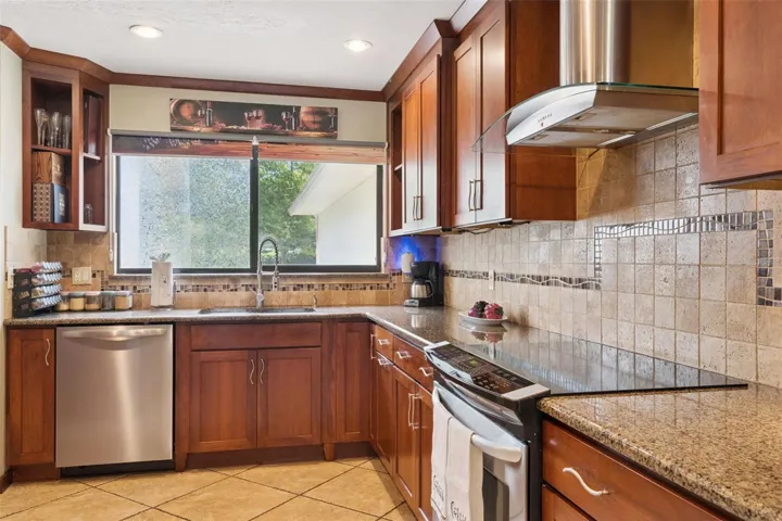 Kitchen Storage &amp; Prep Space