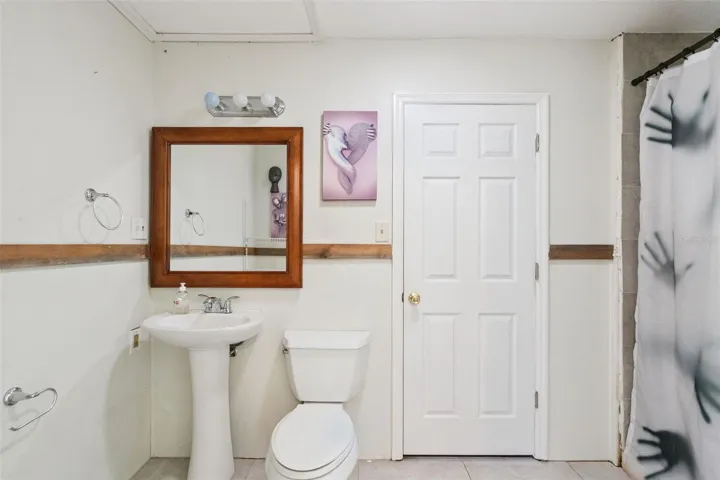 Guess house Bathroom