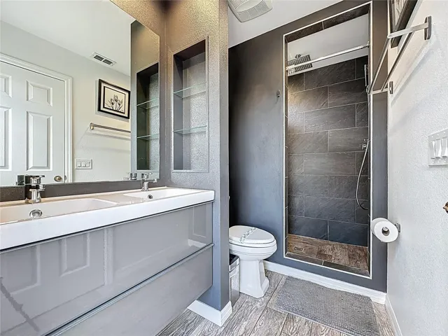 Primary Bath - with pool access