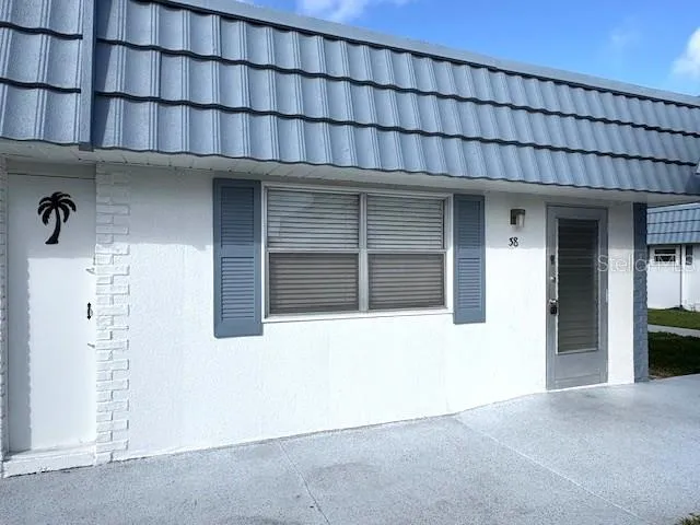 Andover B38, coastal vibe with great style.