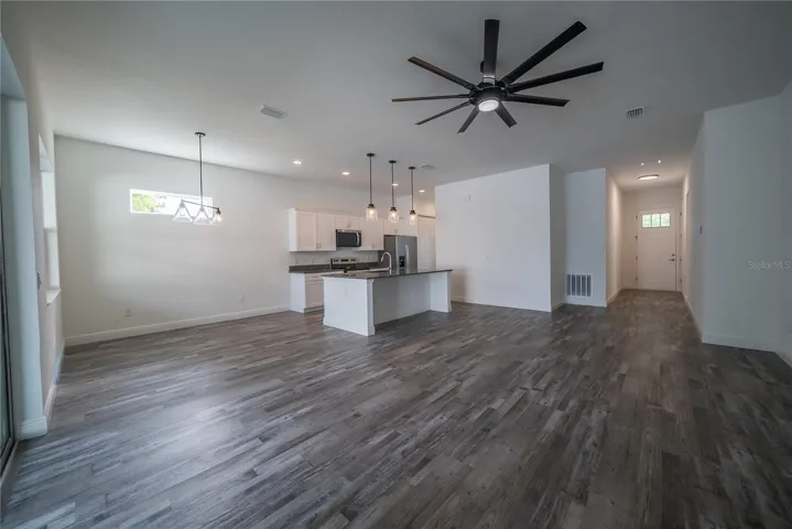 Kitchen/ Living room combo