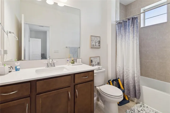2nd floor bedroom ensuite
