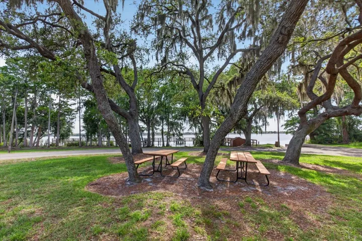 Presidents Landing has its own waterfront park