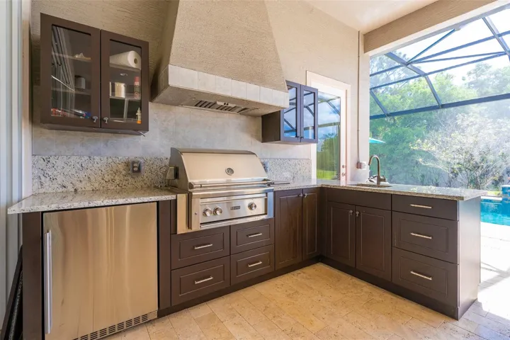 OUTDOOR KITCHEN
