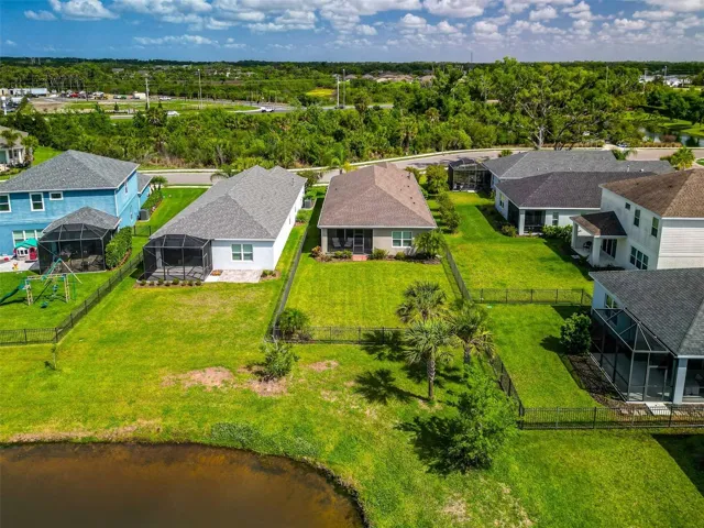 Just look at this spacious back yard