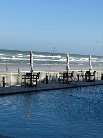 Pool with view to beach