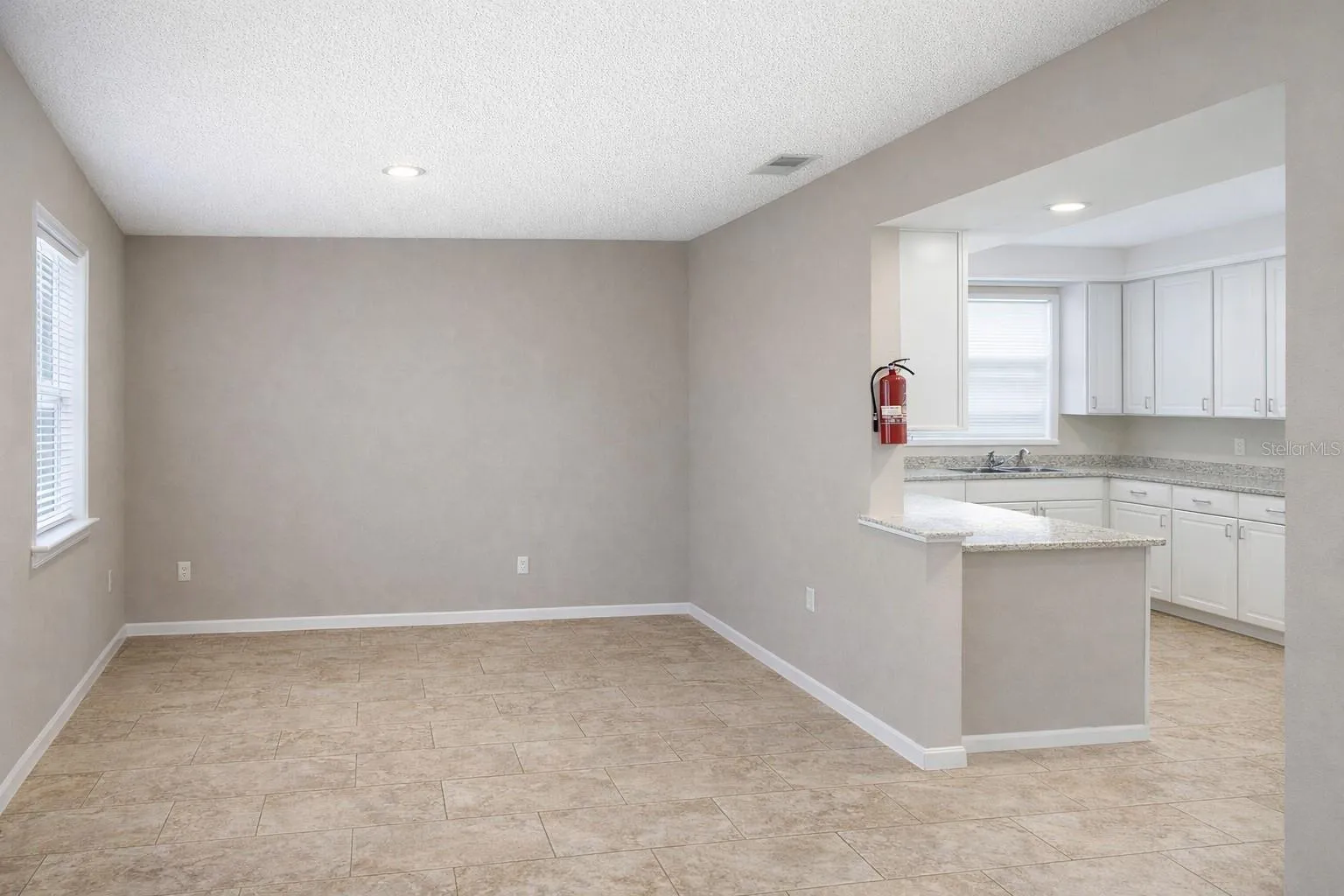 Integrated dining and kitchen design