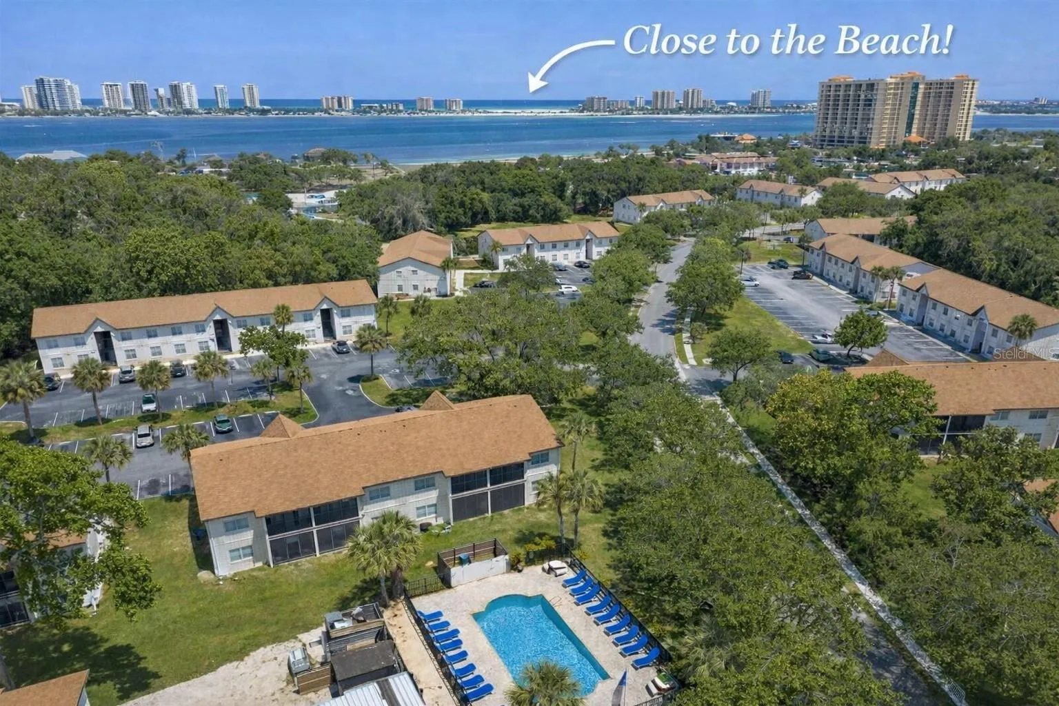 Convenient location near top dining, shopping, and beaches
