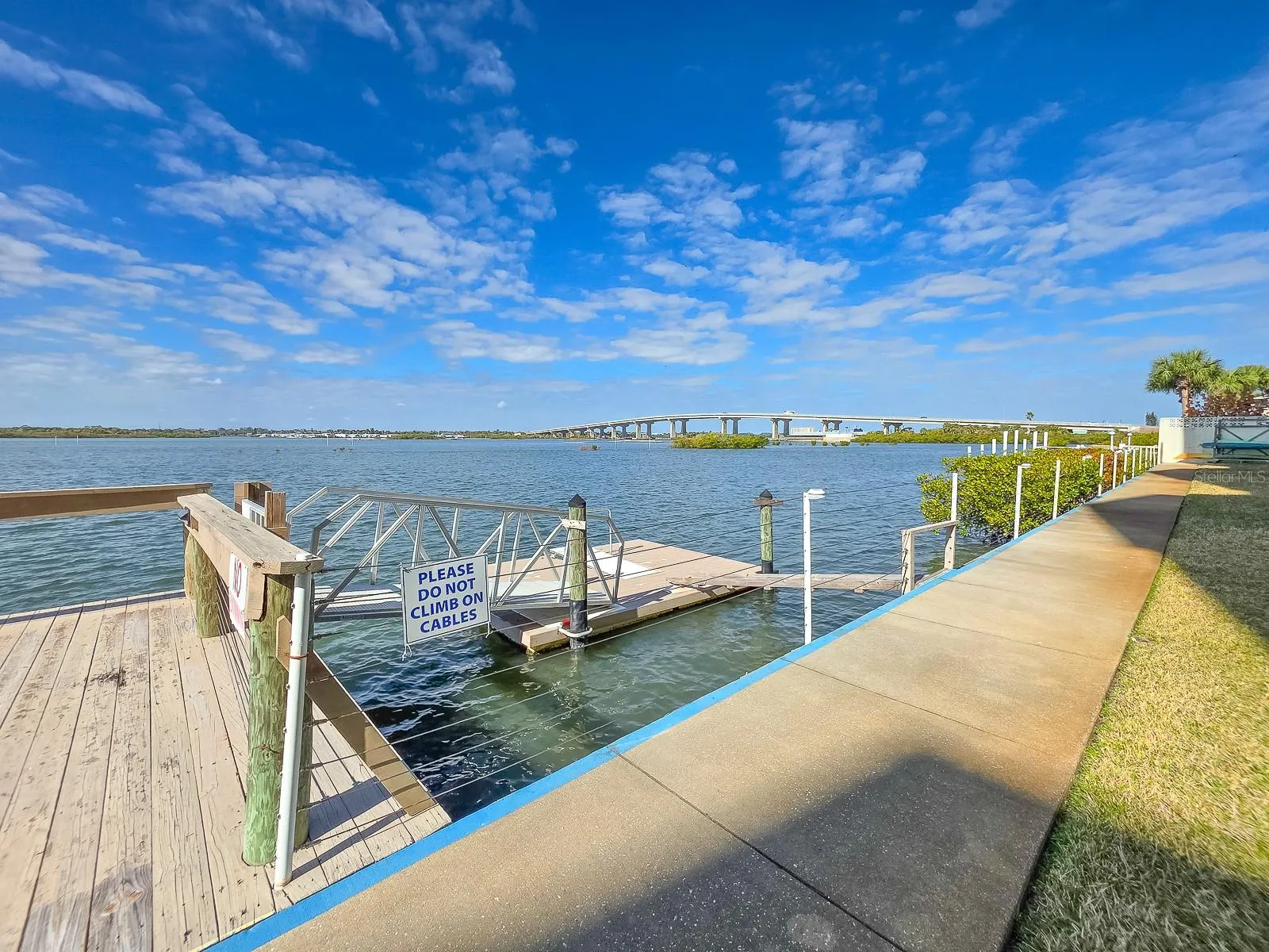 Floating dock for canoe, kayak and SUPs.