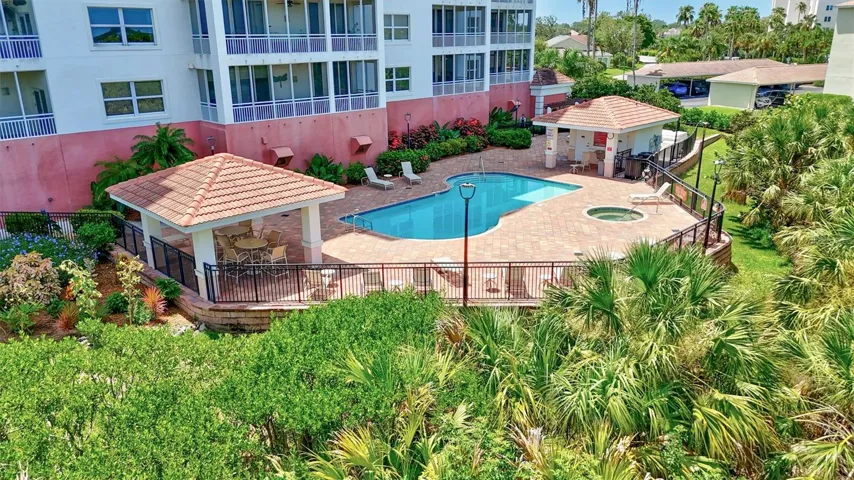 Pool, Hot Tub, Firepit and Gas Grills