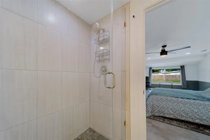 Standup glass shower