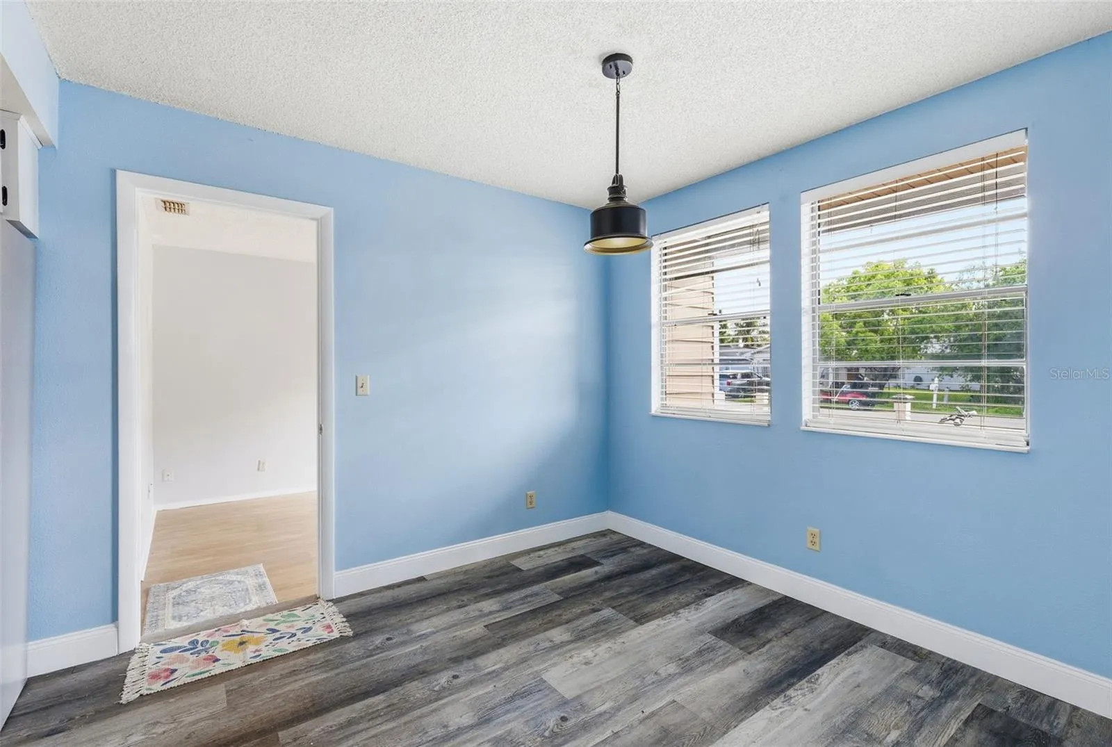breakfast nook/dining