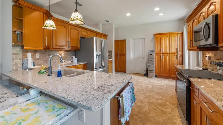 Large Spacious Kitchen With Extra Cabinets