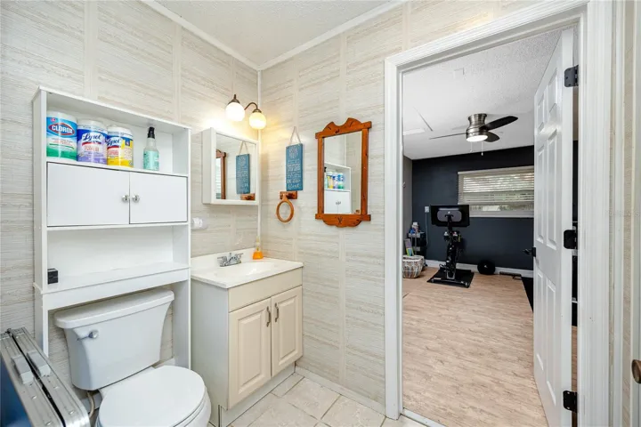 Full pool bath with bonus room