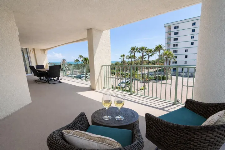 wraparound balcony