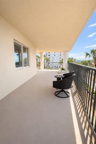 Side balcony