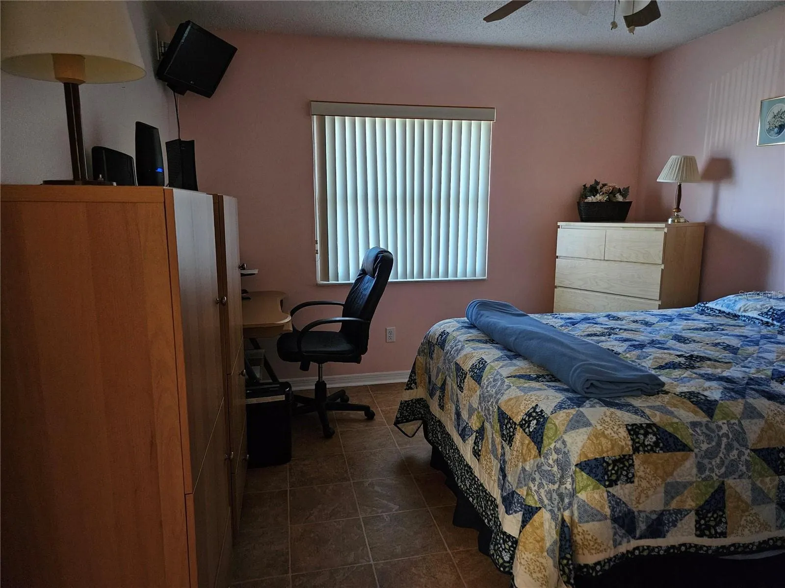 Guest bedroom