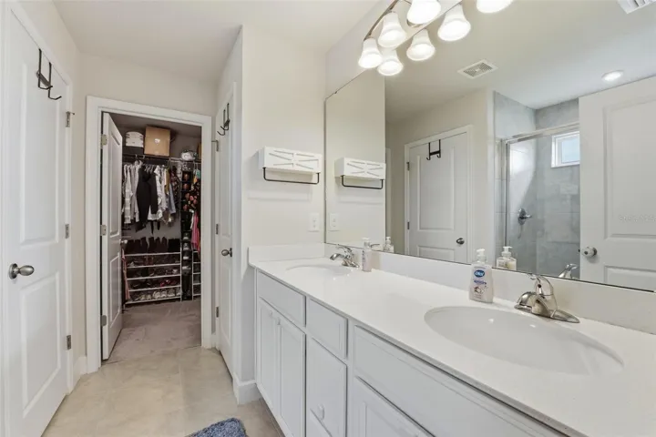 Primary Bathroom/Walk-in Closet
