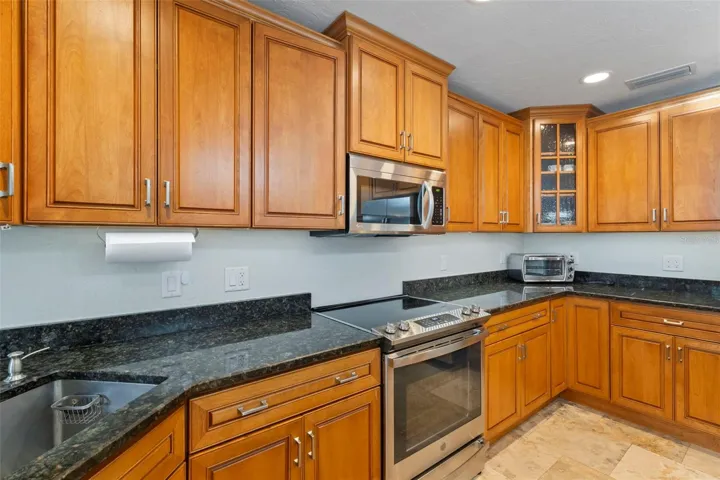Great counter space