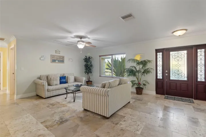 Front sitting area