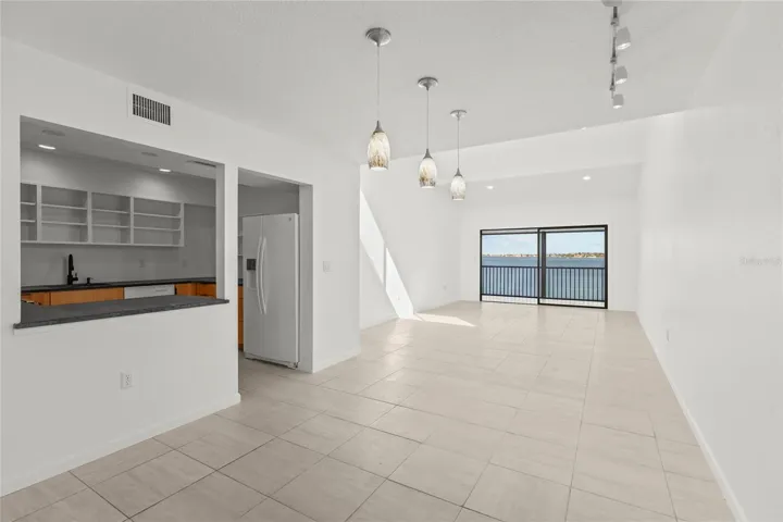 Living room/dining area