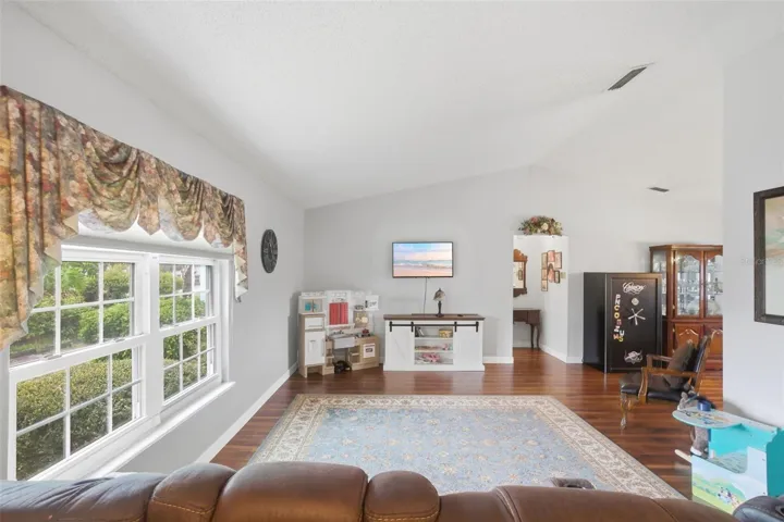 living room pic 3